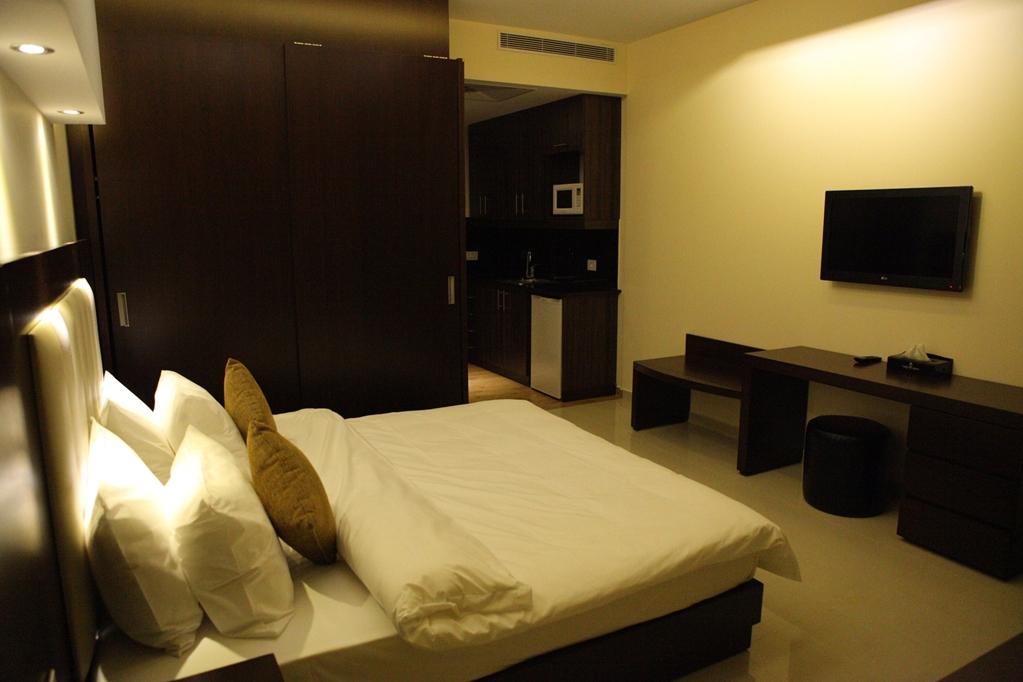 Jounieh Suites Boutique Hotel Стая снимка