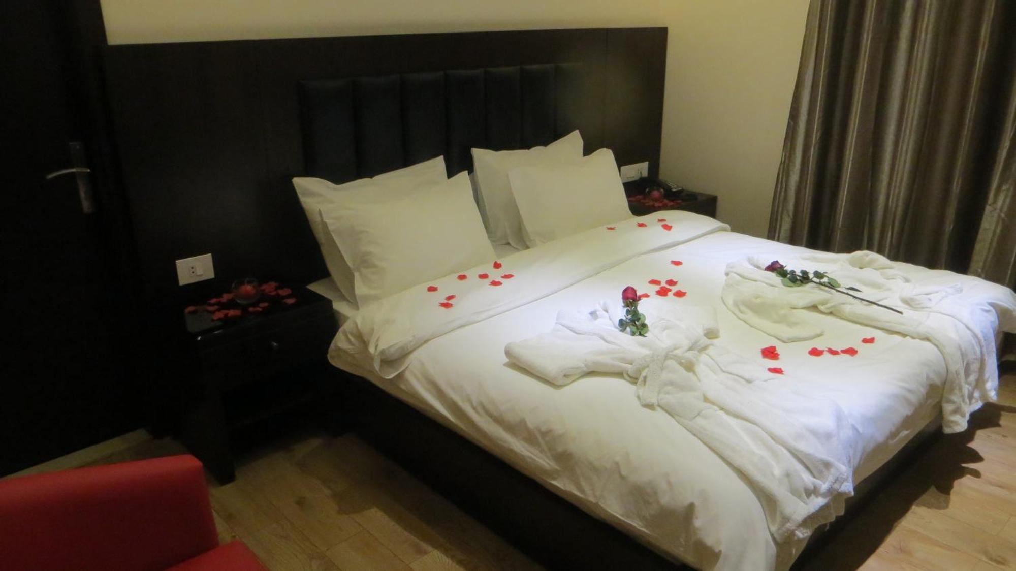 Jounieh Suites Boutique Hotel Екстериор снимка